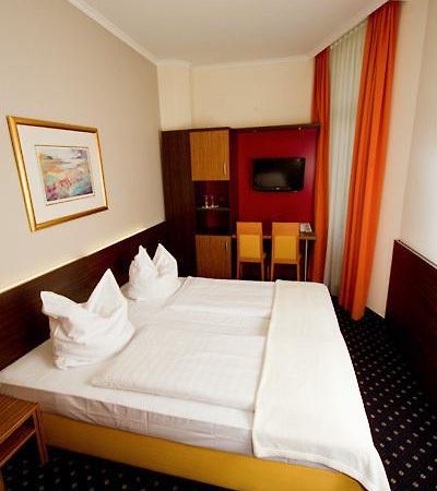 Hotel Tourist Frankfurt pe Main Exterior foto
