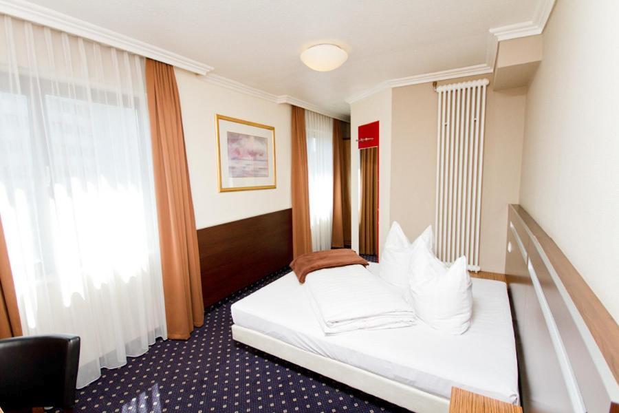 Hotel Tourist Frankfurt pe Main Cameră foto