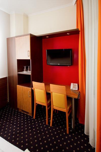 Hotel Tourist Frankfurt pe Main Exterior foto
